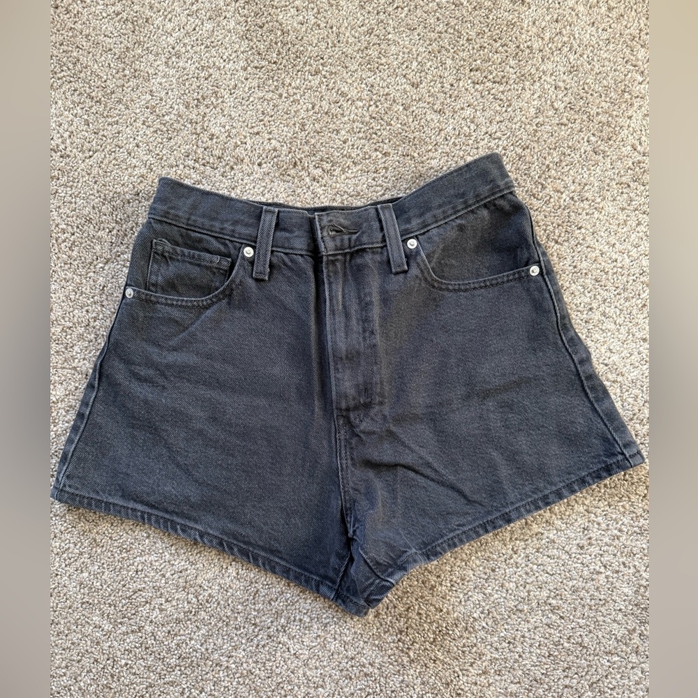 LEVIS- HIGH WAISTED MOMS SHORT-size 28W- Black - worn one time